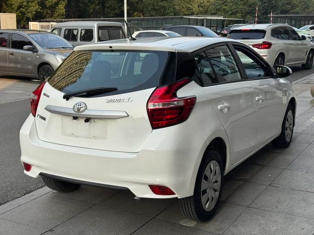 Toyota Yaris L 2016 Reforma 1.5E CVT Versión encantadora interior foto 6