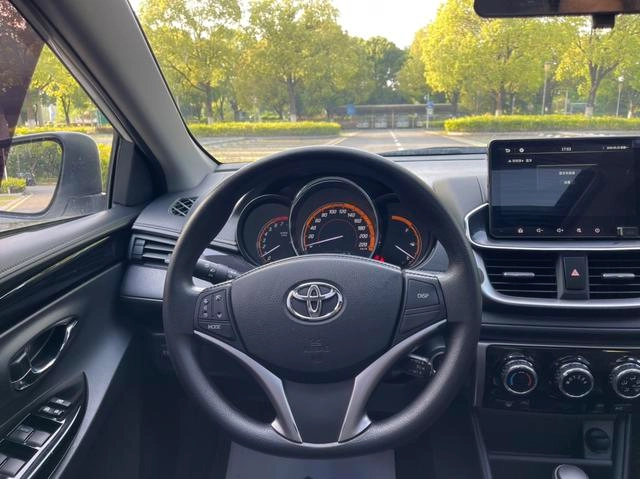 Toyota Yaris L 2020 Charmant X 1.5L CVT Version de luxe intérieur photo 13