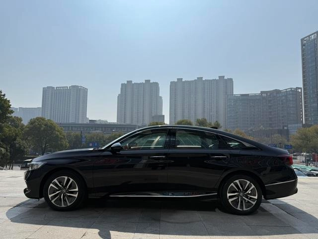 Honda Accord 2022 Afilado Híbrido 2.0L Edición de cuello afilado exterior foto 3