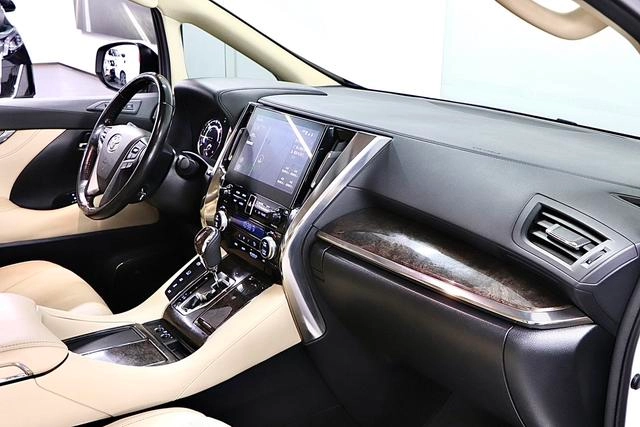 Toyota Alphard 2021 Dual Power 2.5L Premium Edition interior photo 15 Toyota Alphard 2021 Dual Power 2.5L Premium Edition interior photo 15