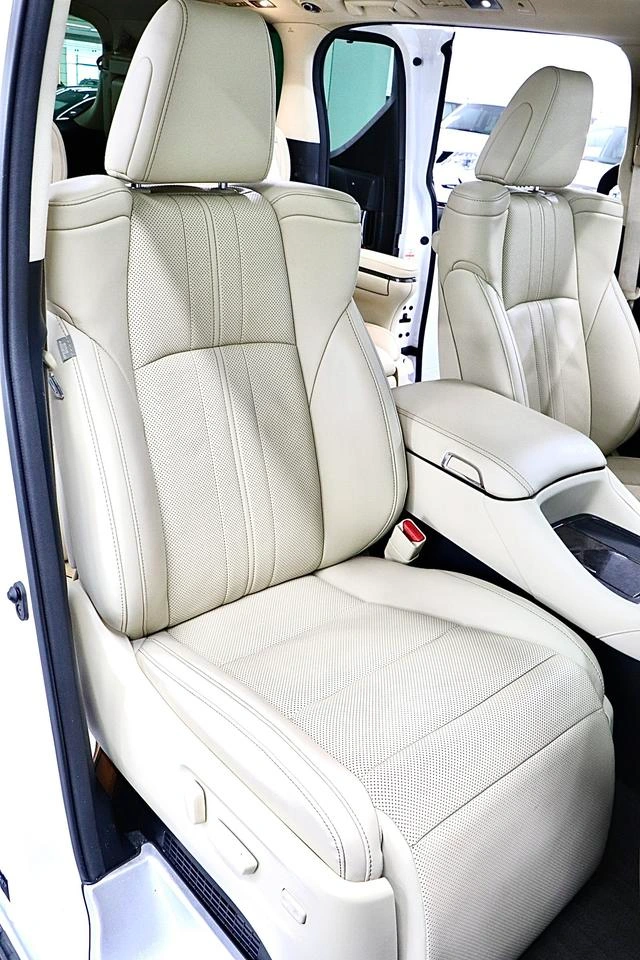 Toyota Alphard 2021 Dual Power 2.5L Premium Edition interior photo 16 Toyota Alphard 2021 Dual Power 2.5L Premium Edition interior photo 16
