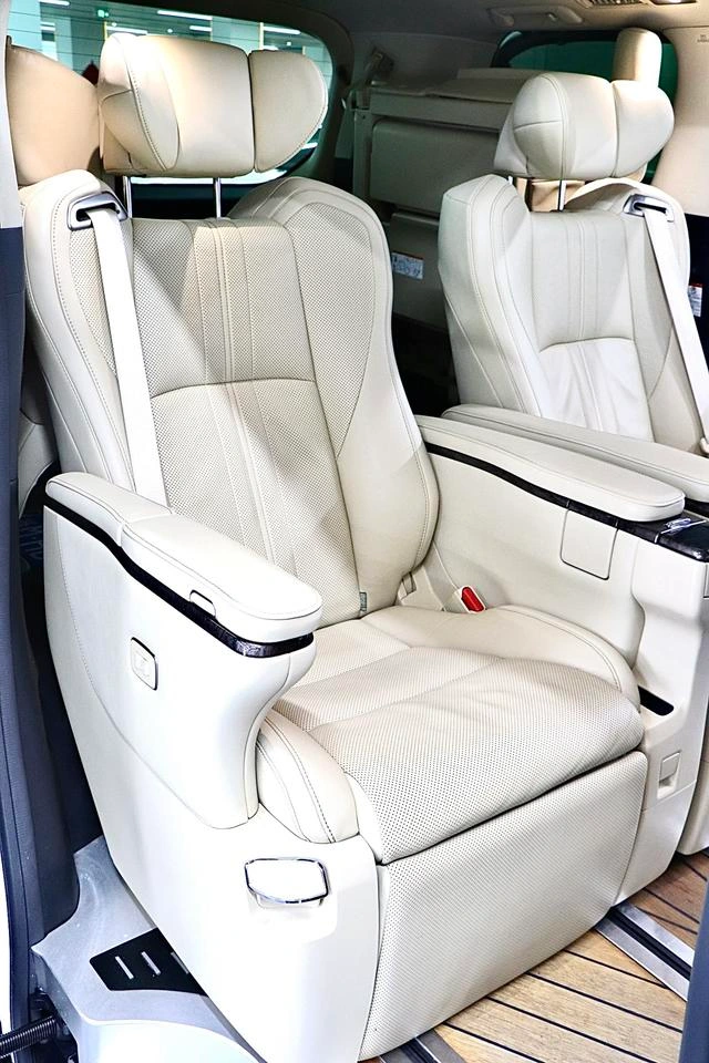 Toyota Alphard 2021 Dual Power 2.5L Premium Edition interior photo 18 Toyota Alphard 2021 Dual Power 2.5L Premium Edition interior photo 18