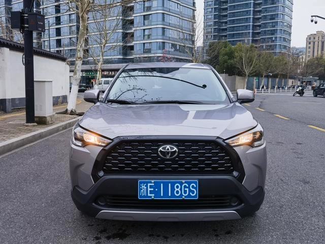 Toyota Corolla Cross 2024 2.0L CVT Pioneer Edition interior photo 8