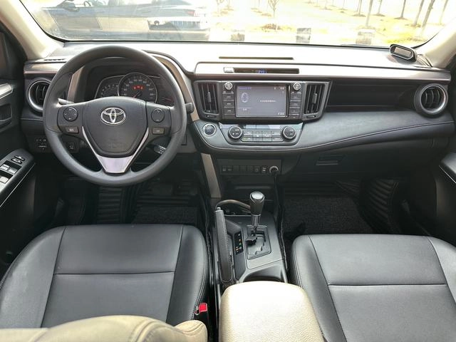 Toyota RAV4 2019 2.0L CVT Two-wheel drive Pioneer Edition country V interior photo 8 Toyota RAV4 2019 2.0L CVT Two-wheel drive Pioneer Edition country V interior photo 8