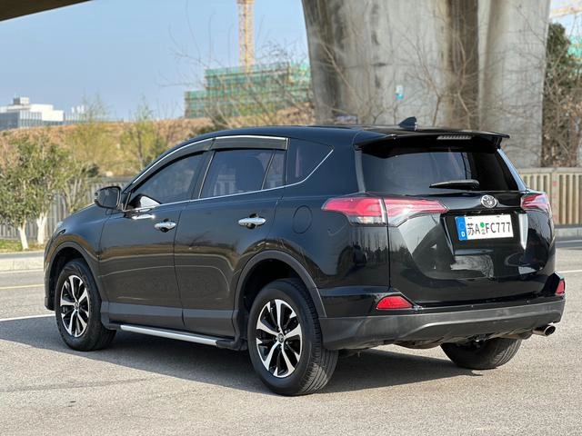Toyota RAV4 2019 2.0L CVT Two-wheel drive Pioneer Edition country V interior photo 9 Toyota RAV4 2019 2.0L CVT Two-wheel drive Pioneer Edition country V interior photo 9