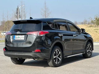 Toyota RAV4 2019 2.0L CVT Two-wheel drive Pioneer Edition country V interior photo 10 Toyota RAV4 2019 2.0L CVT Two-wheel drive Pioneer Edition country V interior photo 10