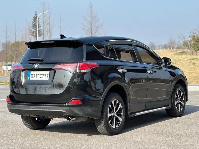 Toyota RAV4 2019 2.0L CVT Two-wheel drive Pioneer Edition country V interior photo 10 Toyota RAV4 2019 2.0L CVT Two-wheel drive Pioneer Edition country V interior photo 10
