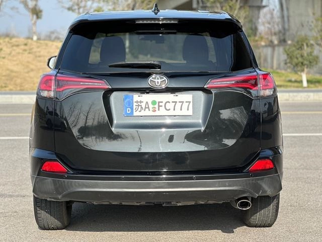 Toyota RAV4 2019 2.0L CVT Two-wheel drive Pioneer Edition country V interior photo 11 Toyota RAV4 2019 2.0L CVT Two-wheel drive Pioneer Edition country V interior photo 11