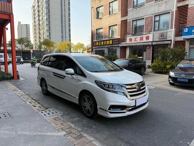 Honda Elysion 2019 2.0L Sharp Hybrid Deluxe Edition exterior photo 3 Honda Elysion 2019 2.0L Sharp Hybrid Deluxe Edition exterior photo 3