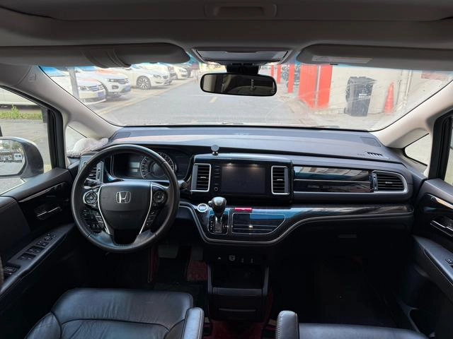 Honda Elysion 2019 2.0L Sharp Hybrid Deluxe Edition interior photo 9 Honda Elysion 2019 2.0L Sharp Hybrid Deluxe Edition interior photo 9