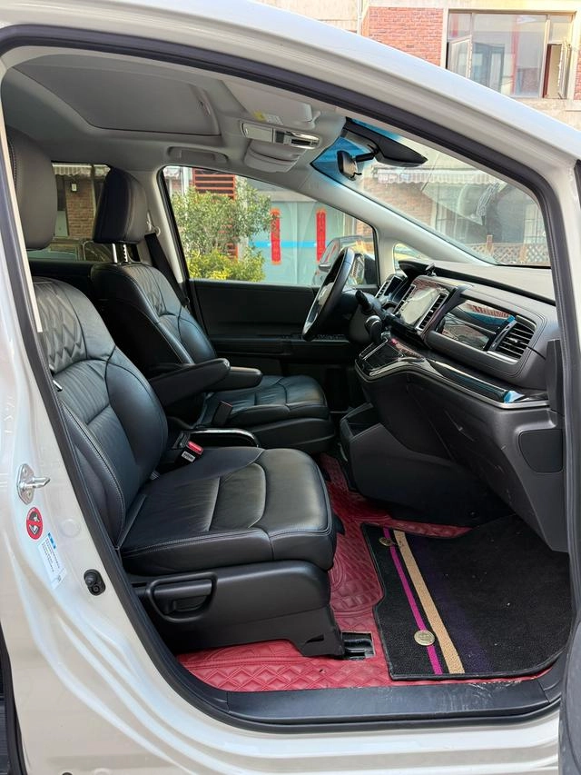 Honda Elysion 2019 2.0L Sharp Hybrid Deluxe Edition interior photo 10 Honda Elysion 2019 2.0L Sharp Hybrid Deluxe Edition interior photo 10
