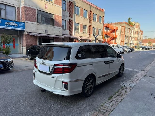 Honda Elysion 2019 2.0L Sharp Hybrid Deluxe Edition interior photo 12 Honda Elysion 2019 2.0L Sharp Hybrid Deluxe Edition interior photo 12