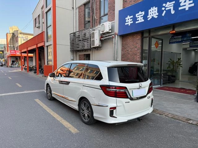 Honda Elysion 2019 2.0L Sharp Hybrid Deluxe Edition interior photo 14 Honda Elysion 2019 2.0L Sharp Hybrid Deluxe Edition interior photo 14