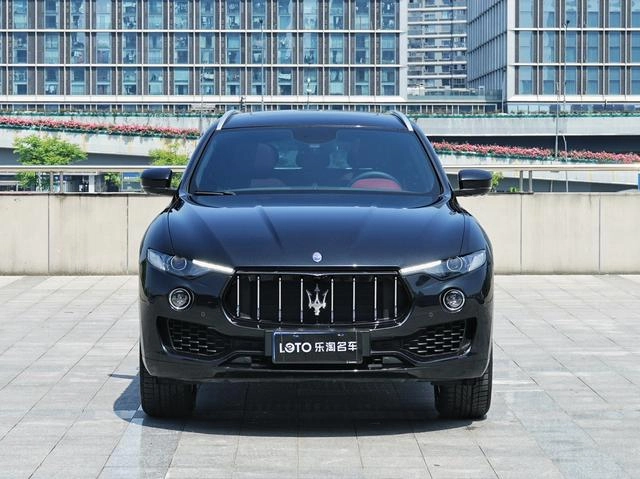 Maserati Levante 2018 3.0T 350Hp Version standard extérieur photo 2 Maserati Levante 2018 3.0T 350Hp Version standard extérieur photo 2