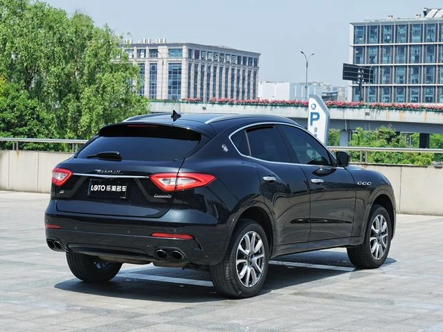 Maserati Levante 2018 3.0T 350Hp Version standard extérieur photo 4 Maserati Levante 2018 3.0T 350Hp Version standard extérieur photo 4