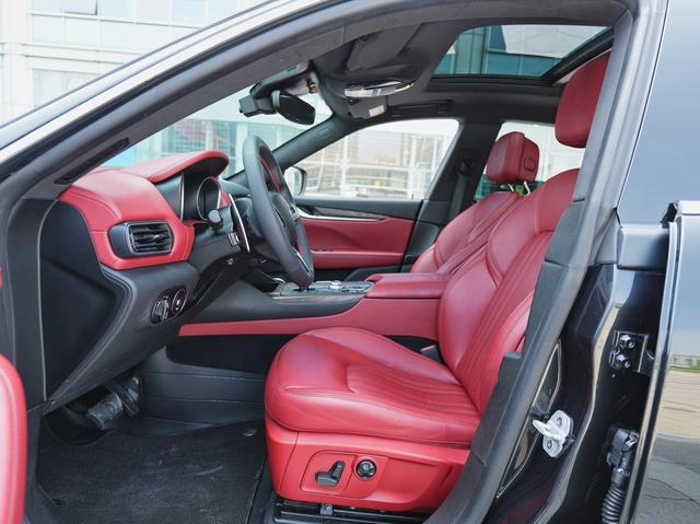 Maserati Levante 2018 3.0T 350Hp Version standard extérieur photo 7 Maserati Levante 2018 3.0T 350Hp Version standard extérieur photo 7
