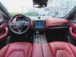 Maserati Levante 2018 3.0T 350Hp Version standard intérieur photo 9 Maserati Levante 2018 3.0T 350Hp Version standard intérieur photo 9
