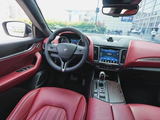 Maserati Levante 2018 3.0T 350Hp Version standard intérieur photo 10 Maserati Levante 2018 3.0T 350Hp Version standard intérieur photo 10