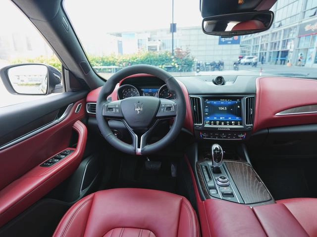 Maserati Levante 2018 3.0T 350Hp Version standard intérieur photo 11 Maserati Levante 2018 3.0T 350Hp Version standard intérieur photo 11