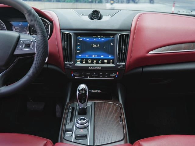 Maserati Levante 2018 3.0T 350Hp Version standard intérieur photo 12 Maserati Levante 2018 3.0T 350Hp Version standard intérieur photo 12