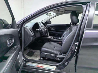 Honda Vezel 2015 1.8L CVT Двухприводная люксовая модель интерьер фото 10