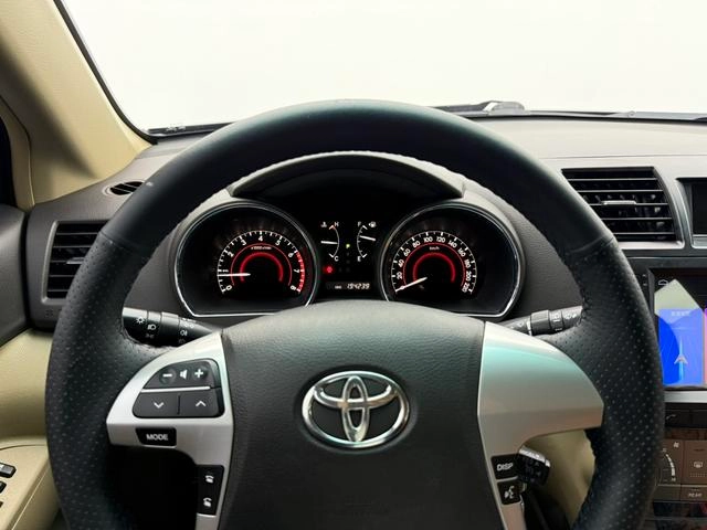 Toyota Highlander 2012 2.7L Deux roues motrices 7 Édition Élite du siège extérieur photo 4 Toyota Highlander 2012 2.7L Deux roues motrices 7 Édition Élite du siège extérieur photo 4