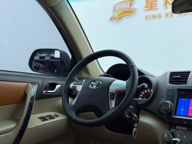 Toyota Highlander 2012 2.7L Deux roues motrices 7 Édition Élite du siège intérieur photo 9 Toyota Highlander 2012 2.7L Deux roues motrices 7 Édition Élite du siège intérieur photo 9