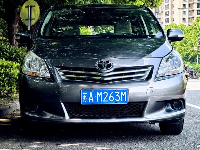 Toyota Verso 2012 180E CVT Elite Multi-function Edition exterior photo 2