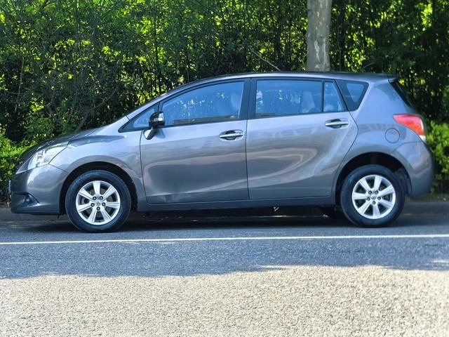 Toyota Verso 2012 180E CVT Elite Multi-function Edition exterior photo 3