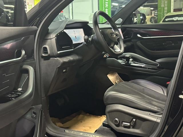 Geely Monjaro 2024 2.0TD High-power automatic two-wheel drive skyline version interior photo 7