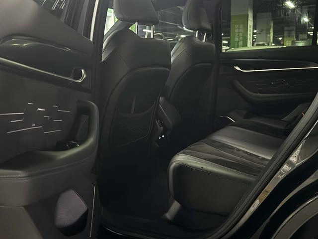 Geely Monjaro 2024 2.0TD High-power automatic two-wheel drive skyline version interior photo 8