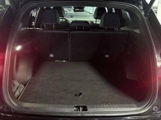 Geely Monjaro 2024 2.0TD High-power automatic two-wheel drive skyline version interior photo 9