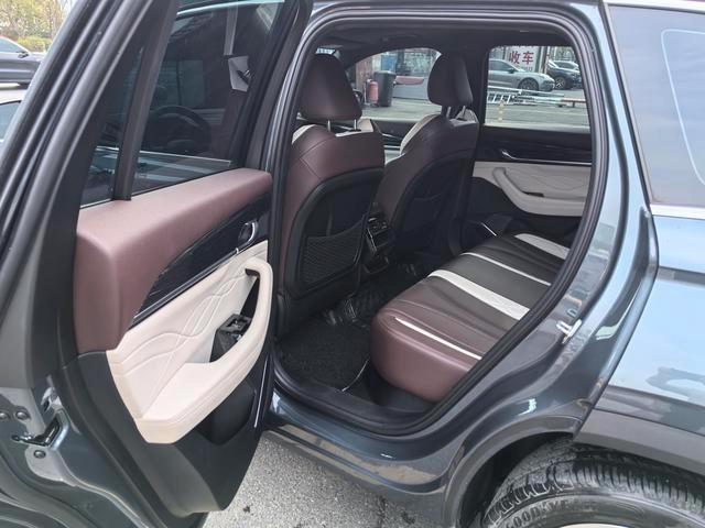 Geely Monjaro 2021 2.0TD DCT EVO Two-wheel drive comfort model interior photo 9