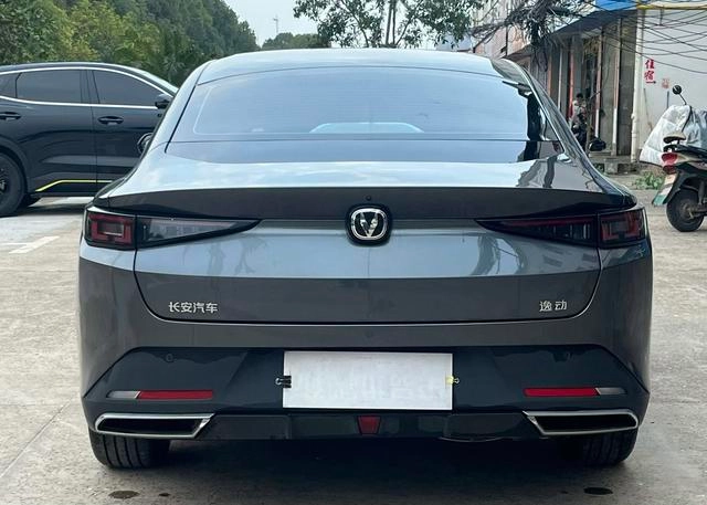 Changan Eado 2024 1.5T DCT Premium Trim interior photo 9