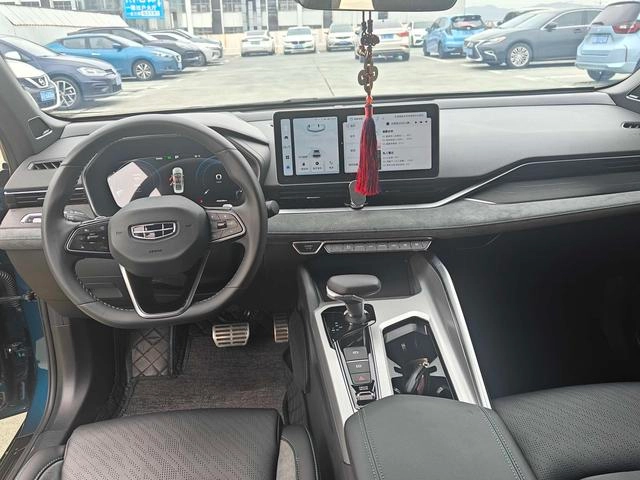 Geely Preface 2023 2.0T Только эта зеленая версия интерьер фото 8