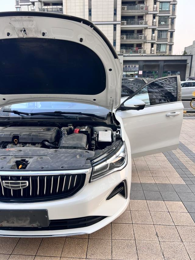 Geely Emgrand 2022 The first 4 Generation 1.5L CVT Flagship exterior photo 8 Geely Emgrand 2022 The first 4 Generation 1.5L CVT Flagship exterior photo 8