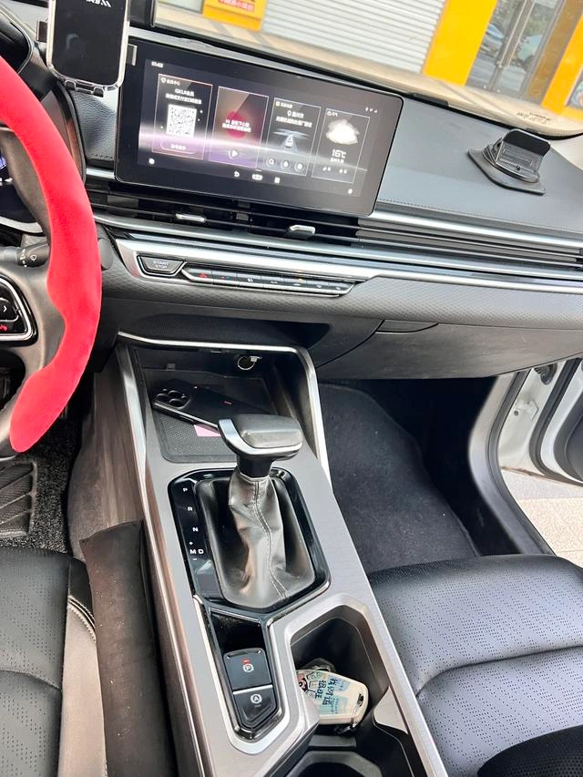 Geely Emgrand 2022 The first 4 Generation 1.5L CVT Flagship interior photo 12 Geely Emgrand 2022 The first 4 Generation 1.5L CVT Flagship interior photo 12