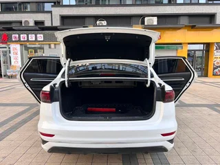 Geely Emgrand 2022 The first 4 Generation 1.5L CVT Flagship interior photo 17 Geely Emgrand 2022 The first 4 Generation 1.5L CVT Flagship interior photo 17