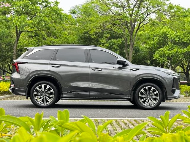 Changan CS75 Plus 2023 Third generation 1.5T Automatic pilot type exterior photo 4 Changan CS75 Plus 2023 Third generation 1.5T Automatic pilot type exterior photo 4