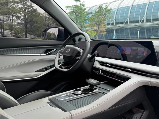 Changan CS75 Plus 2023 Third generation 1.5T Automatic pilot type exterior photo 6 Changan CS75 Plus 2023 Third generation 1.5T Automatic pilot type exterior photo 6