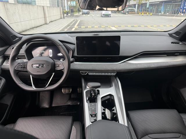 Geely Preface 2023 2.0T Только эта зеленая версия интерьер фото 6