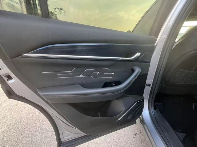 Geely Monjaro 2024 2.0TD Versión Skyline con tracción automática en dos ruedas de alta potencia interior foto 13