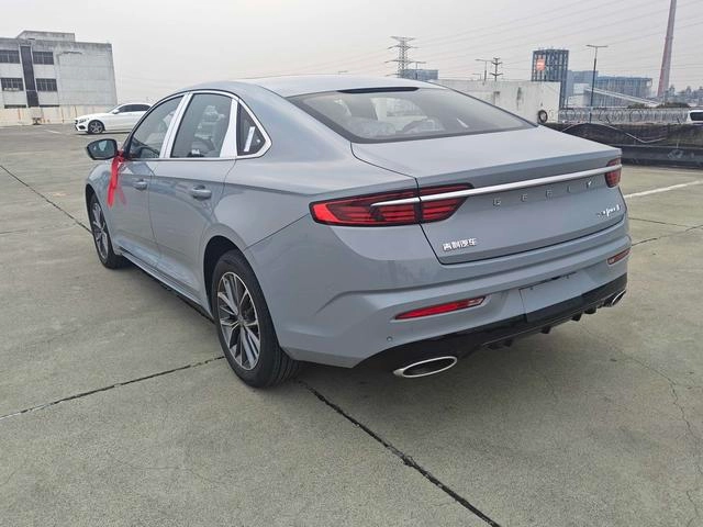 Geely Preface 2025 1.5T Oriental Yao soaring version exterior photo 7