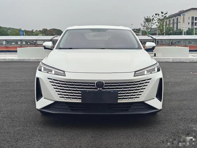 Changan Lamore 2023 1.5T GDI Automatic pilot type exterior photo 2 Changan Lamore 2023 1.5T GDI Automatic pilot type exterior photo 2