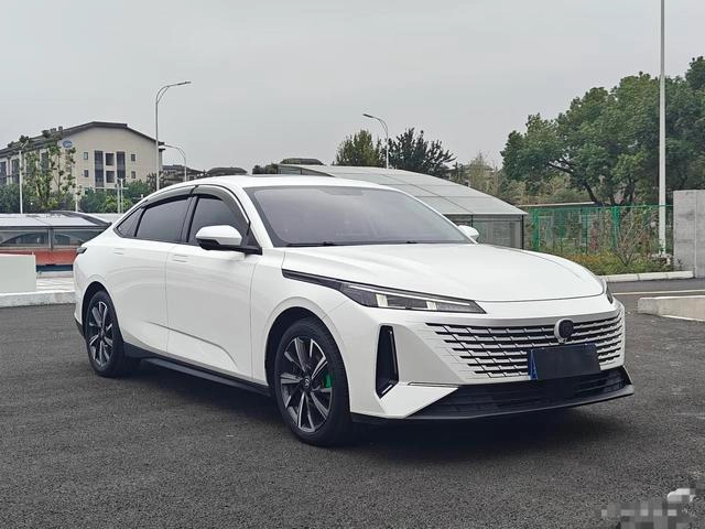 Changan Lamore 2023 1.5T GDI Automatic pilot type exterior photo 3 Changan Lamore 2023 1.5T GDI Automatic pilot type exterior photo 3