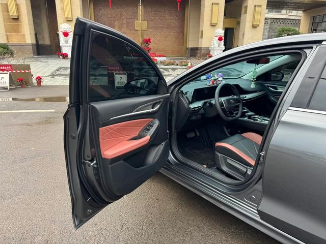 Changan Eado 2023 PLUS Version de plaisir Baleine bleue NE 1.4T GDI DCT Finition premium intérieur photo 16 Changan Eado 2023 PLUS Version de plaisir Baleine bleue NE 1.4T GDI DCT Finition premium intérieur photo 16