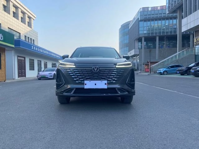 Changan CS75 Plus 2023 Third generation 1.5T Automatic Luxury Model exterior photo 2 Changan CS75 Plus 2023 Third generation 1.5T Automatic Luxury Model exterior photo 2
