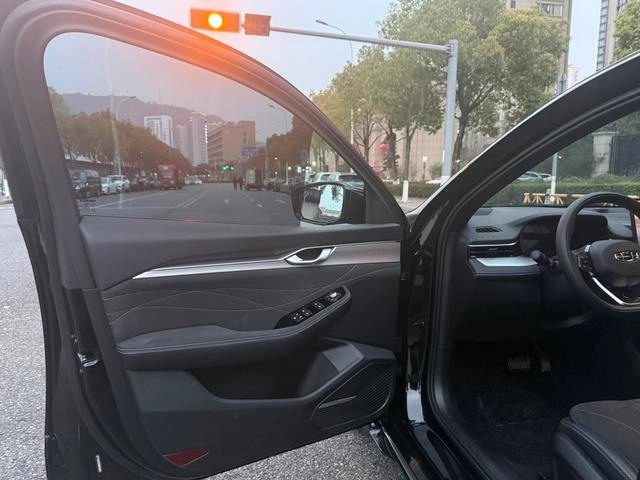 Geely Preface 2026 2.0T Oriental Yao Haohan Edition exterior photo 8