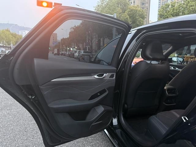 Geely Preface 2026 2.0T Oriental Yao Haohan Edition exterior photo 10