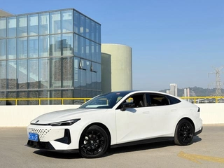 Changan UNI-V 2024 1.5T Премиальная комплектация